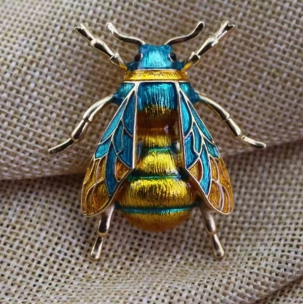 NWT.  Enamel & Bronze Bumble bee brooch.